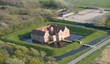 Luftbild von der Burg Spøttrup. Foto: Visit Denmark